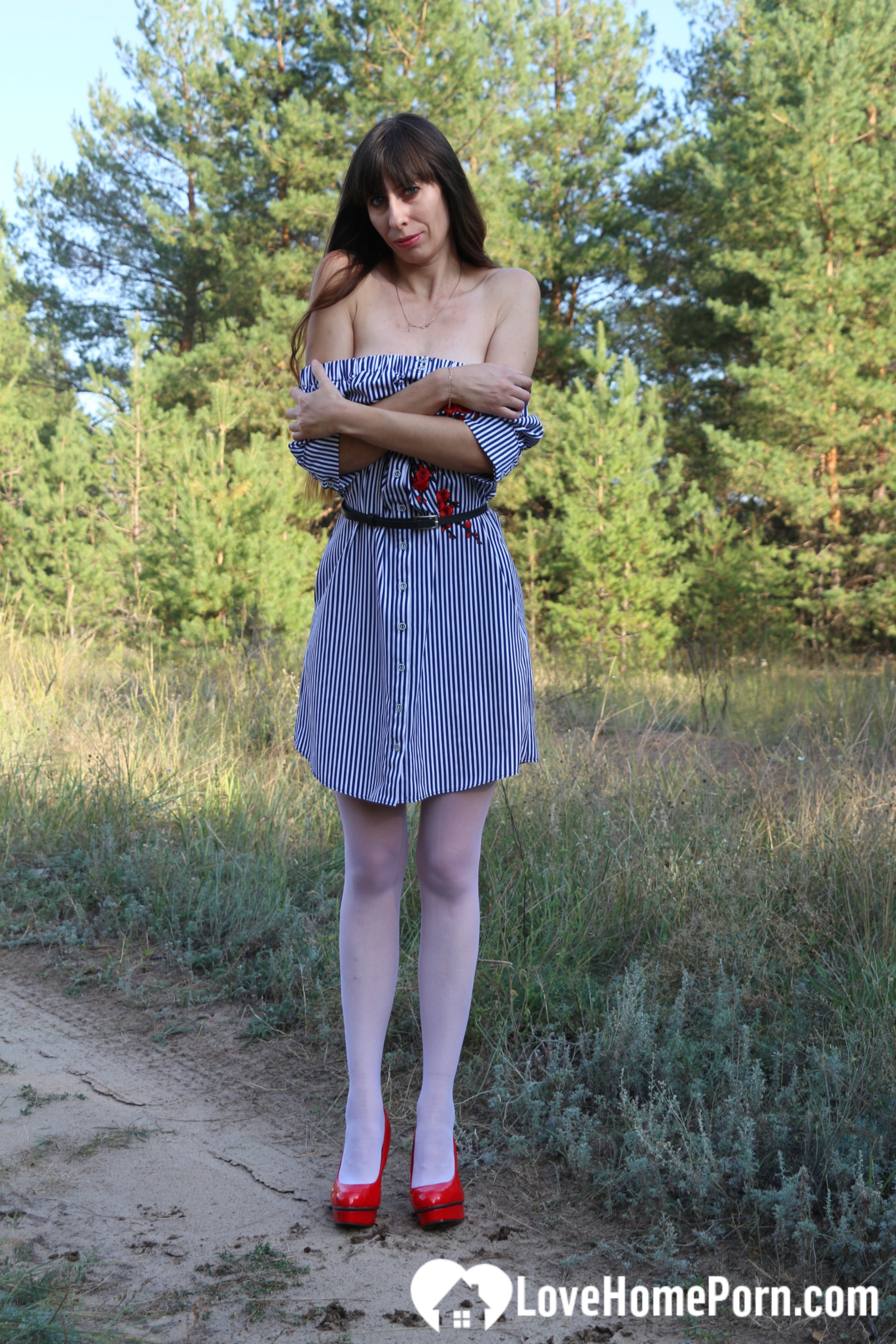 Amateur mom in stockings fools around in dirt — 37