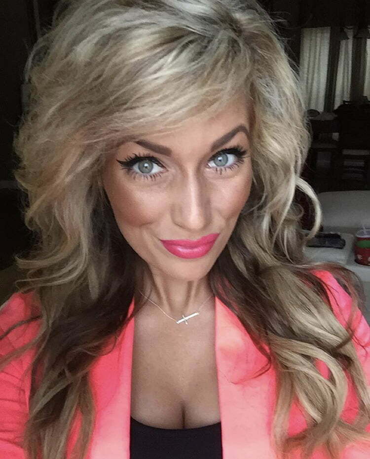 Big tits MILFS Selling Their Bombshell Bras — 54