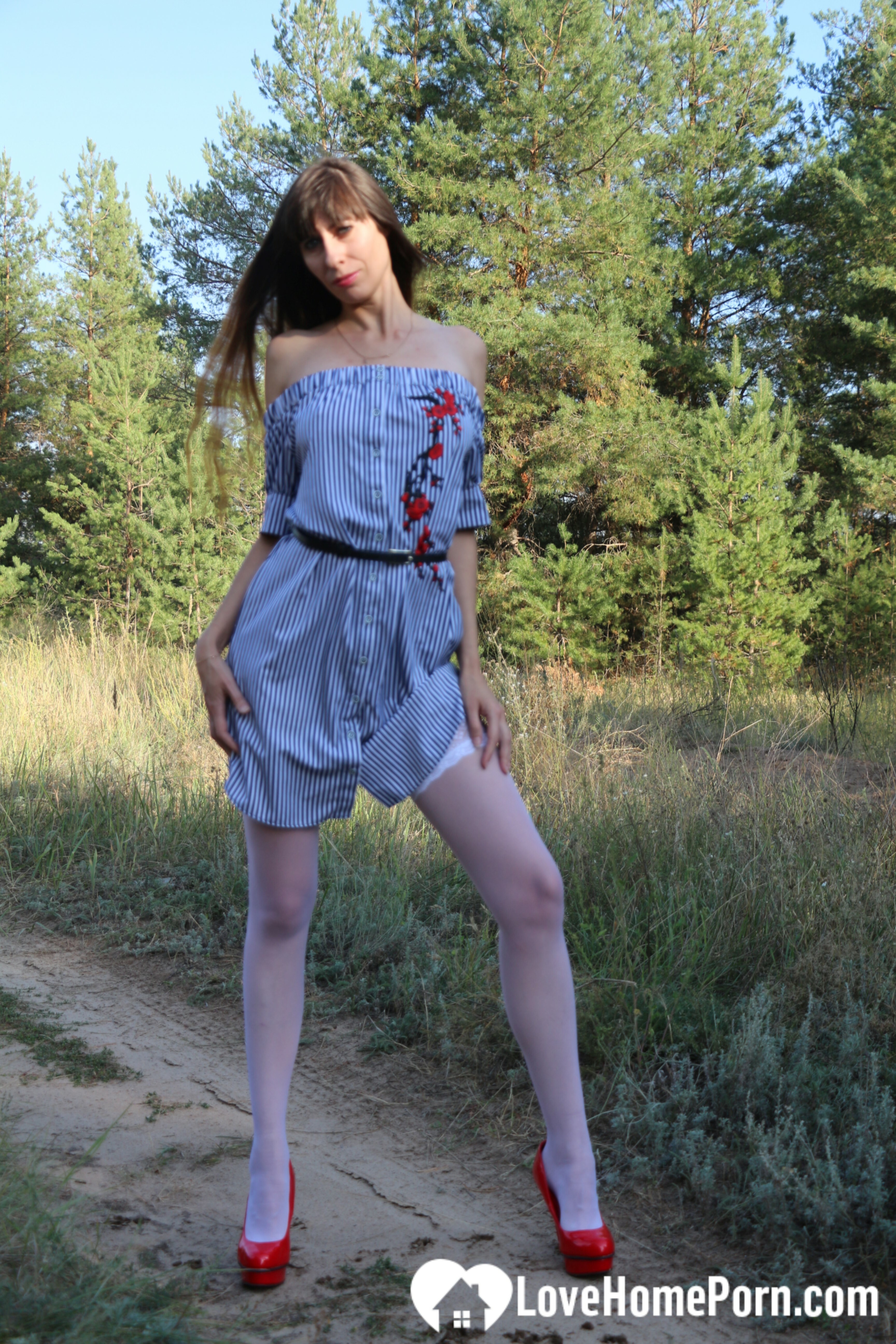 Amateur mom in stockings fools around in dirt — 24