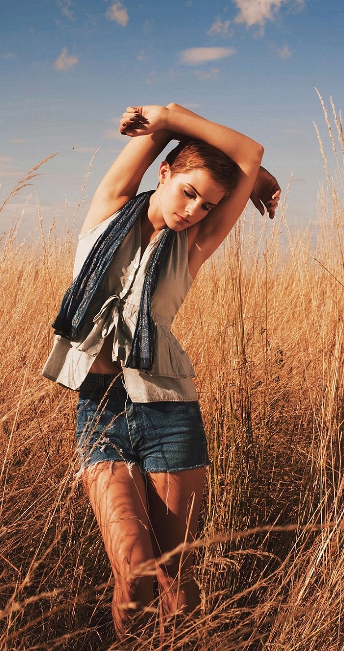 Emma Watson  Sexy Legs and Ass — 23