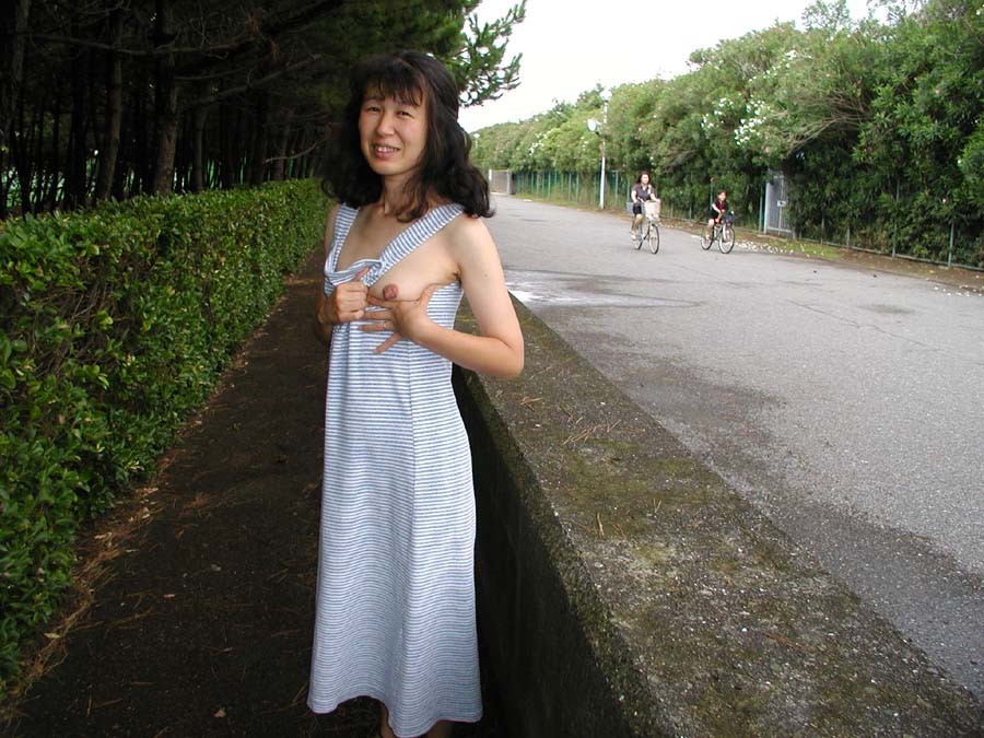Japanese MILF Liikes to Play — 40