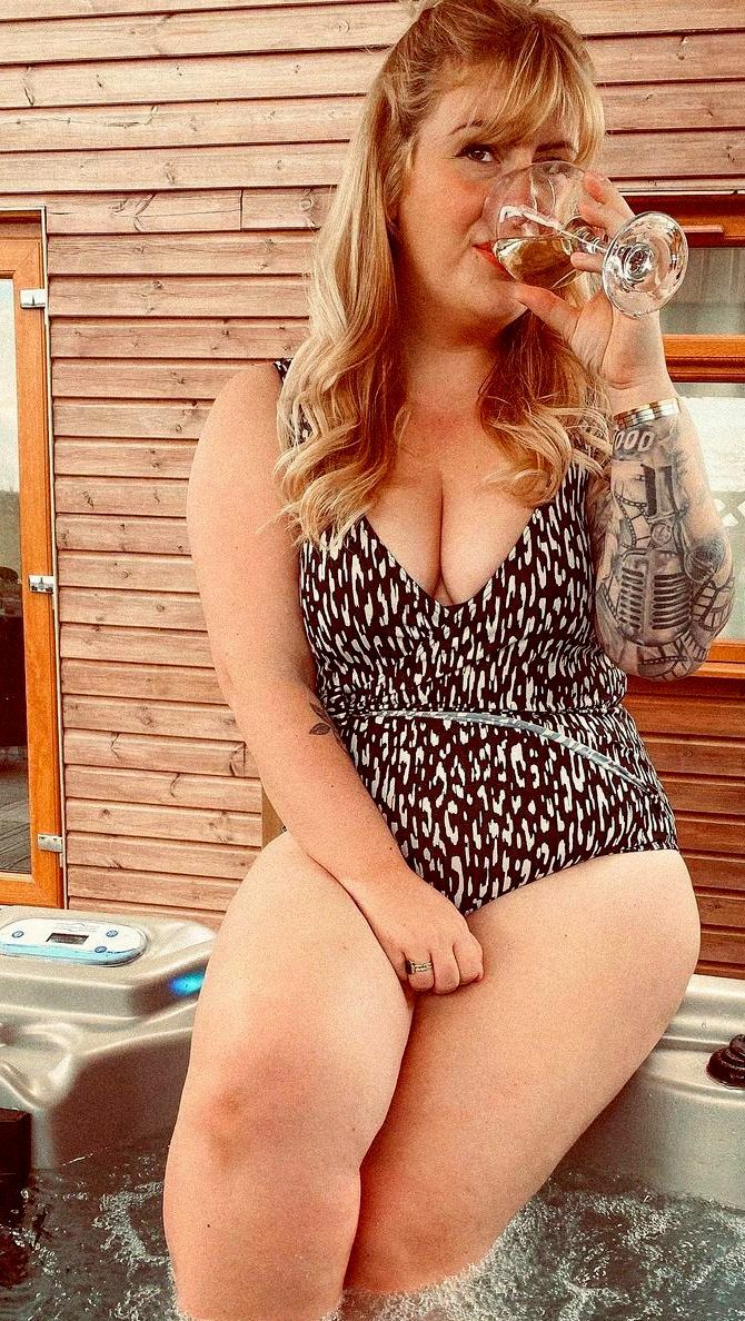 Curvy british milf loves to pose and tease — 60