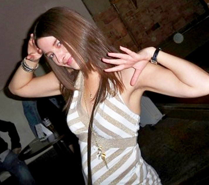 British UK girls showing sexy shaven armpits — 56