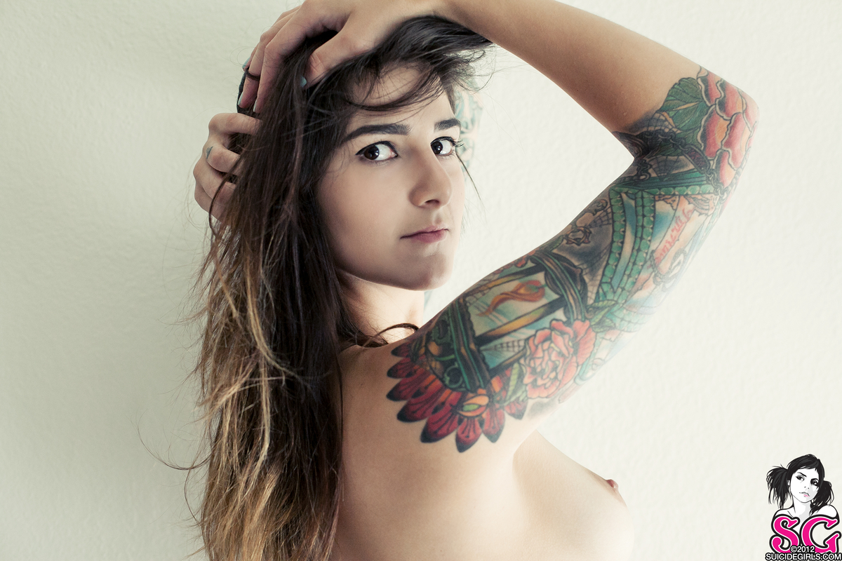 Tattooed Teen posing nudes on the morning — 14